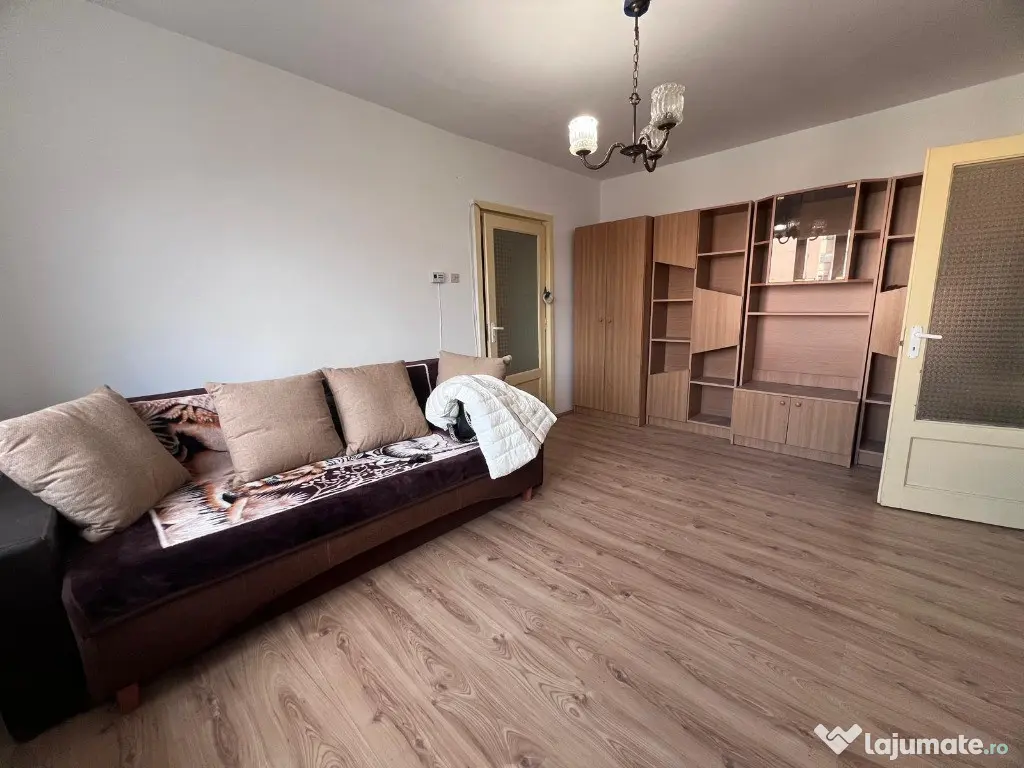Apartament 2 camere, etaj 1, Simeria-zona Centrala 