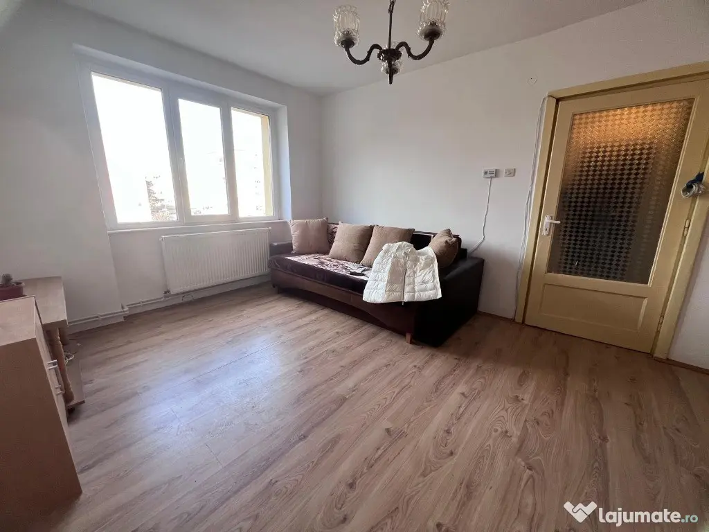 Apartament 2 camere, etaj 1, Simeria-zona Centrala 