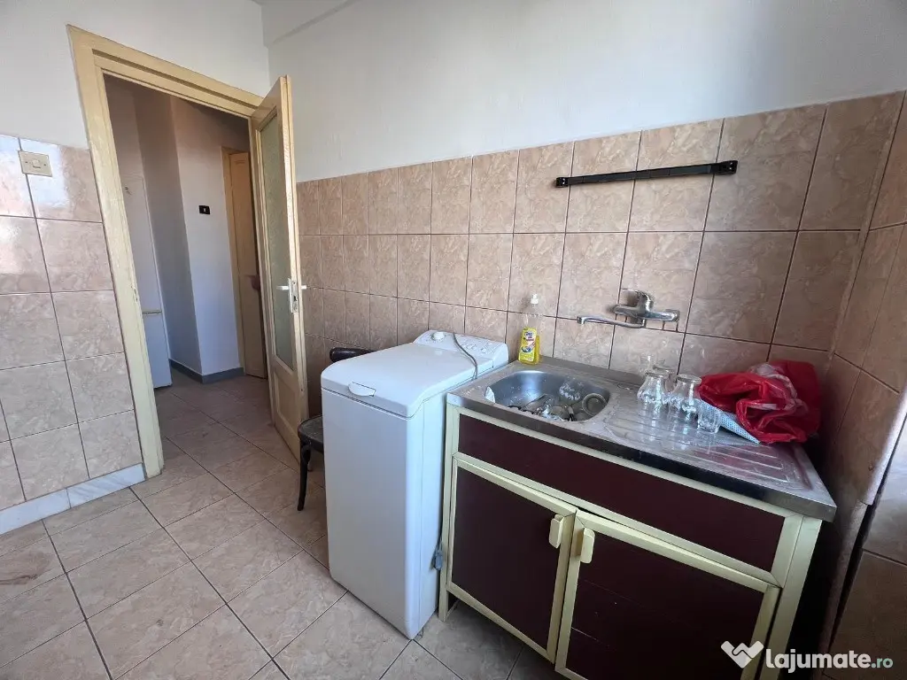 Apartament 2 camere, etaj 1, Simeria-zona Centrala 