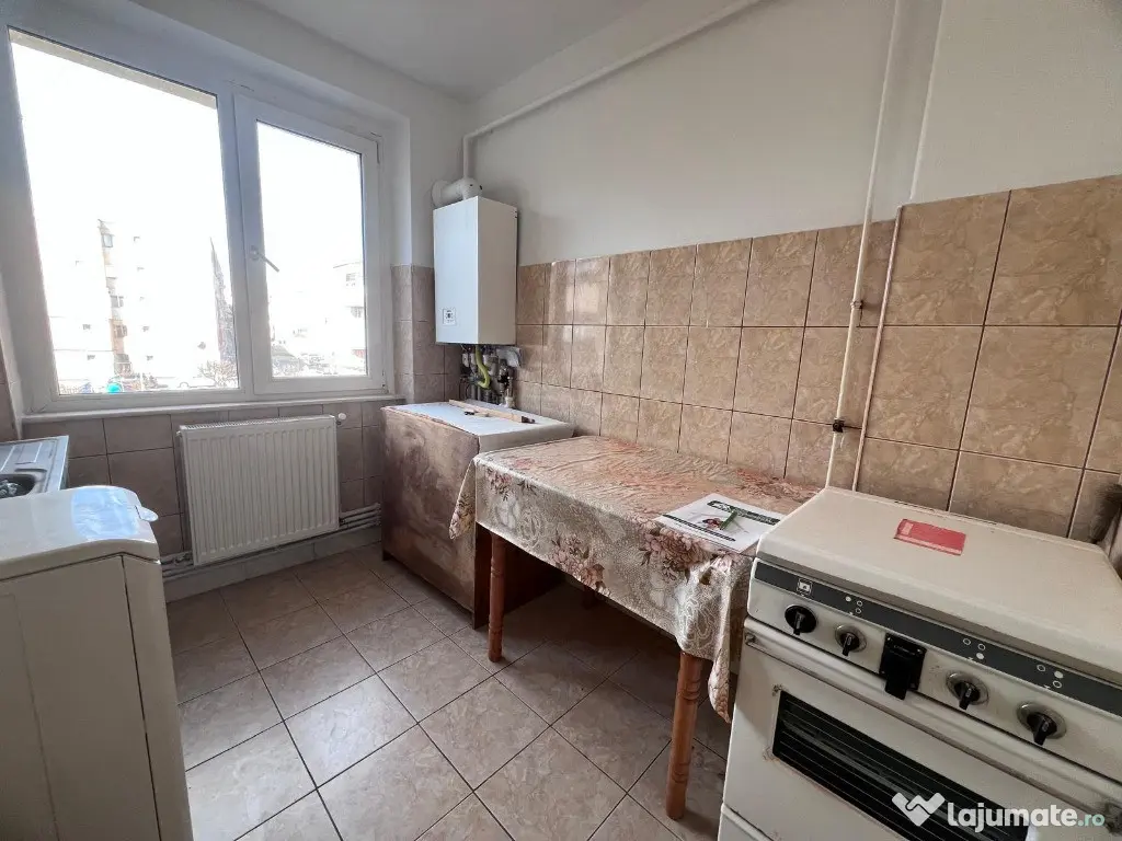 Apartament 2 camere, etaj 1, Simeria-zona Centrala 