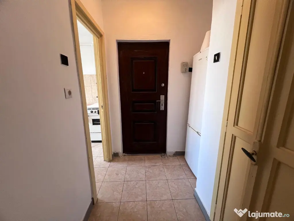 Apartament 2 camere, etaj 1, Simeria-zona Centrala 