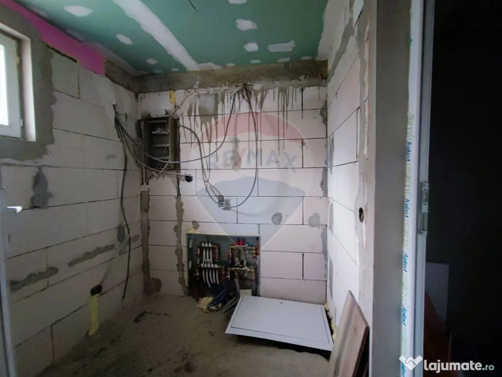 Casă / Vilă cu 3 camere de vânzare în zona Sud 