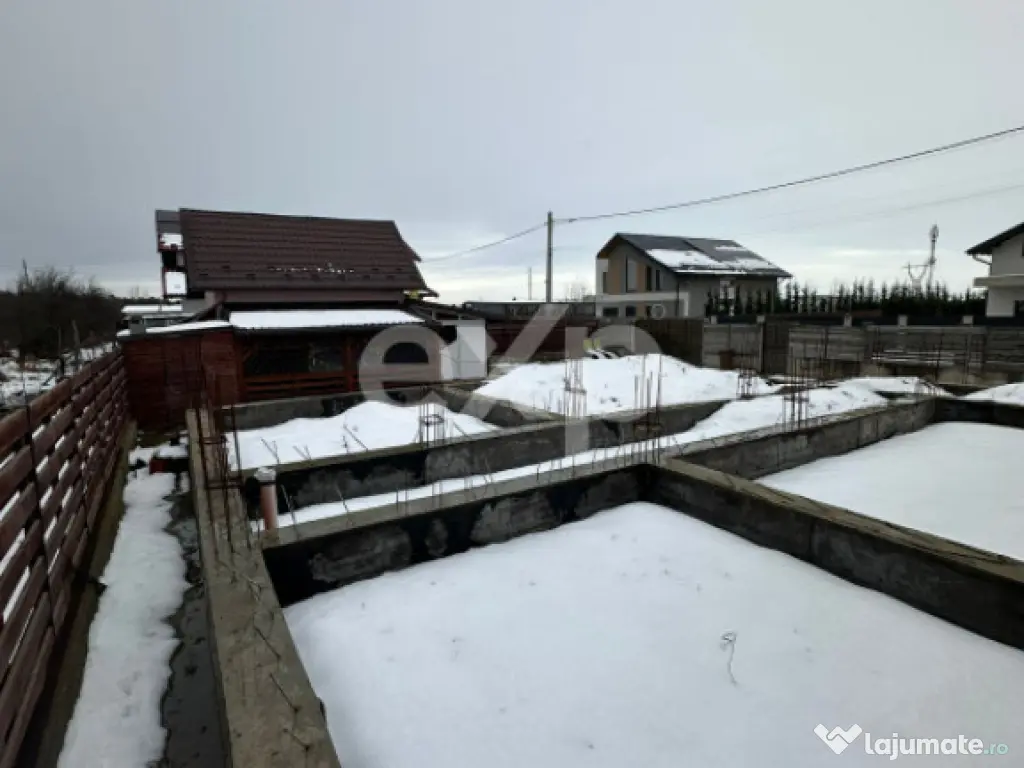 Teren 445 cu fundatie de casa mare + o Casuta locuibila mode 