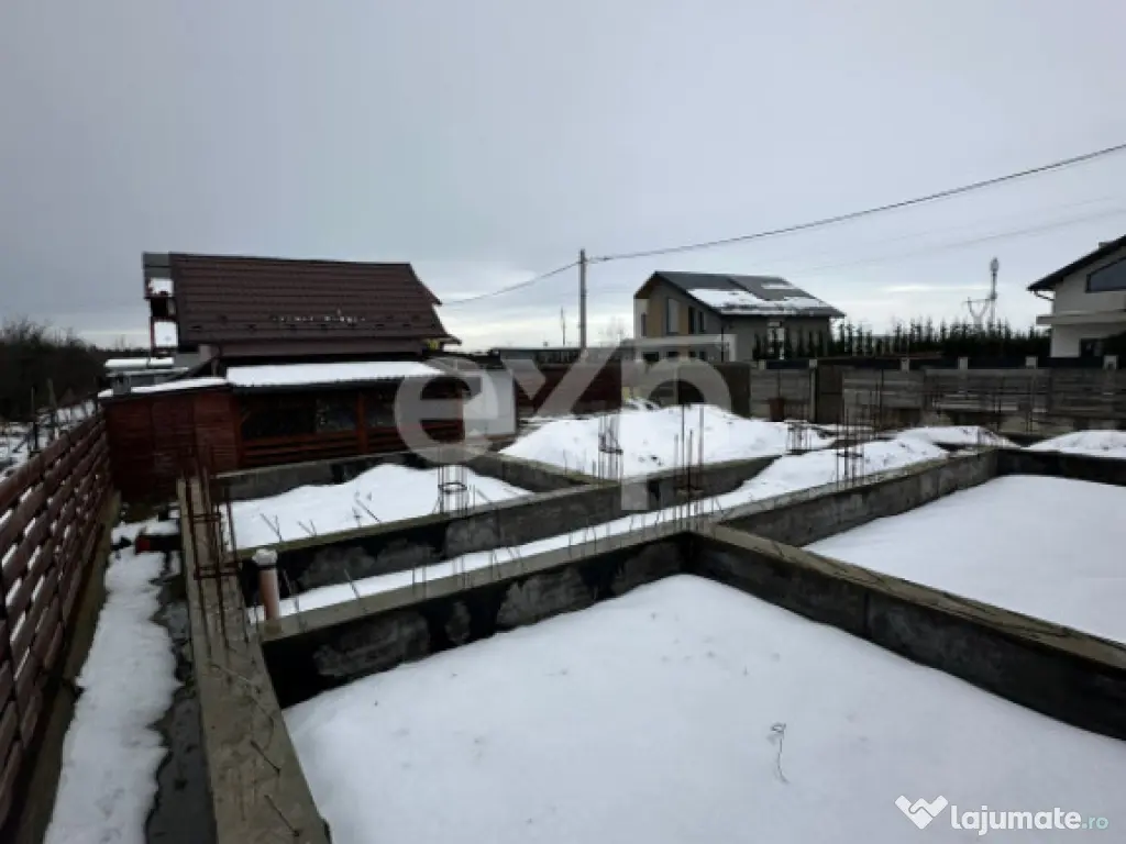 Teren 445 cu fundatie de casa mare + o Casuta locuibila mode 