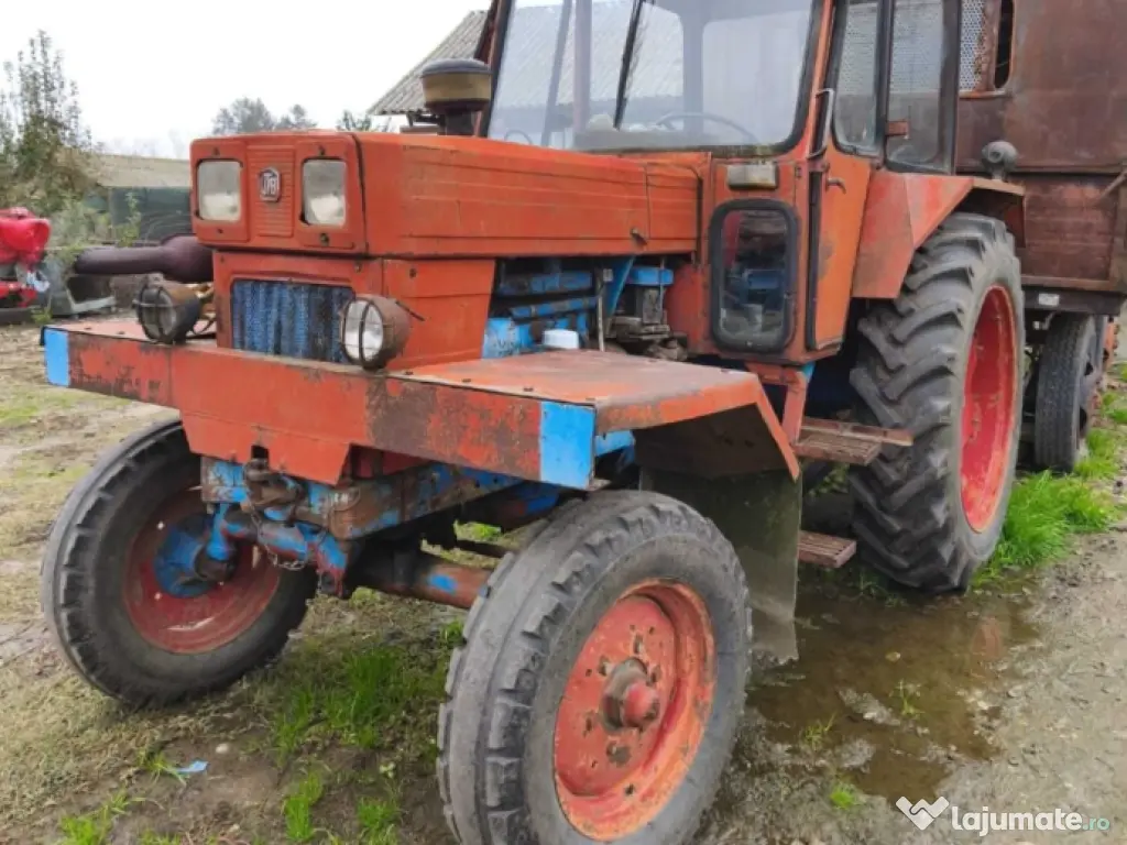 Tractor Universal 650 UTB 