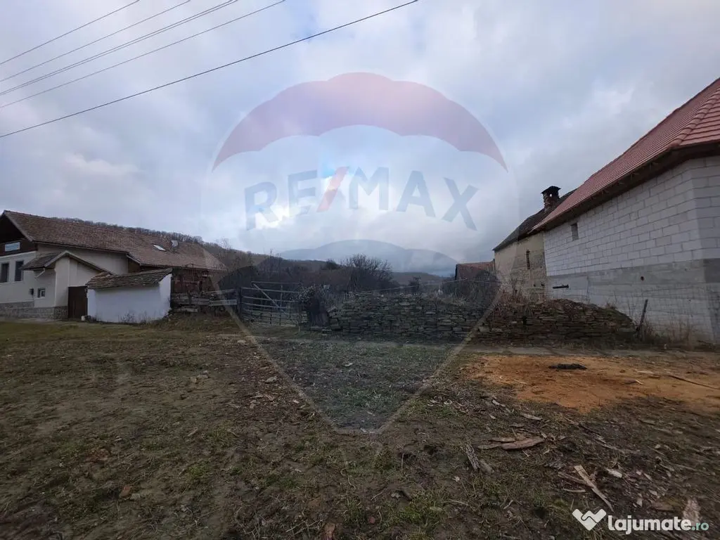 DE VANZARE Teren intr-un colț de Transilvanie autentică 