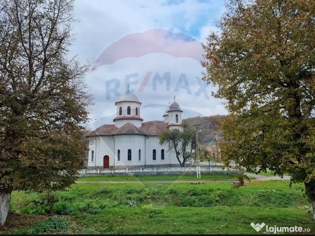 DE VANZARE Teren intr-un colț de Transilvanie autentică 