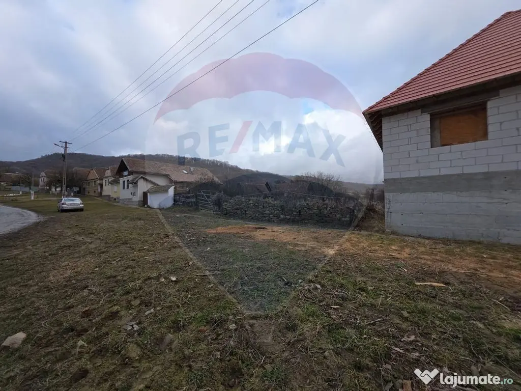 DE VANZARE Teren intr-un colț de Transilvanie autentică 