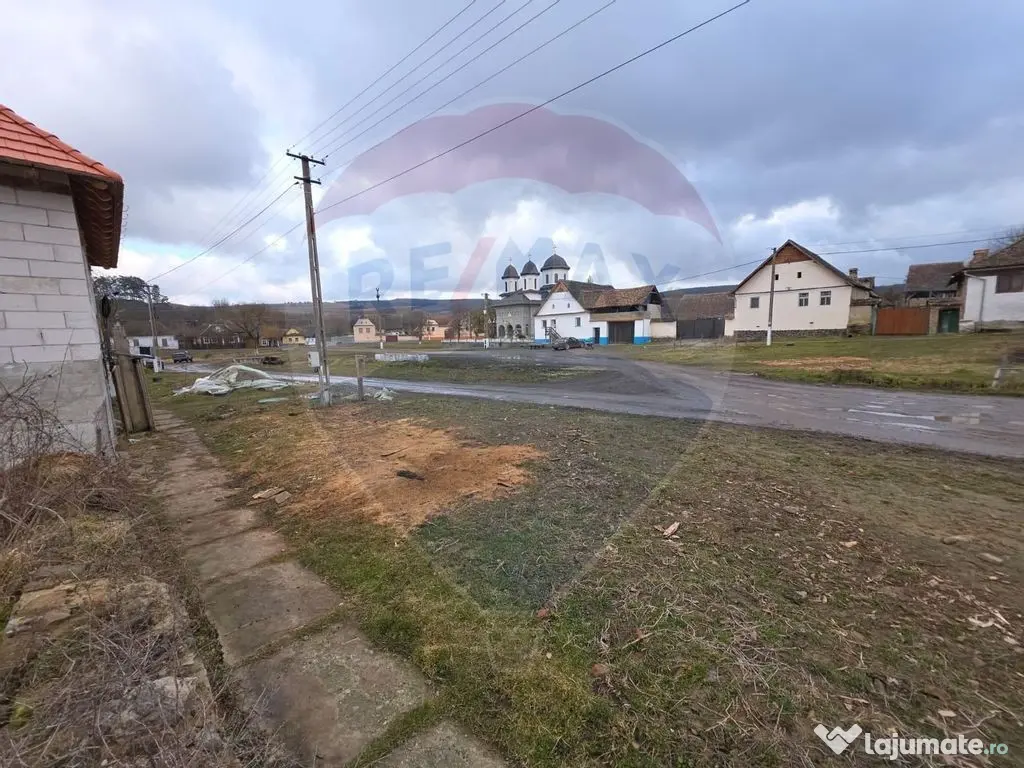 DE VANZARE Teren intr-un colț de Transilvanie autentică 