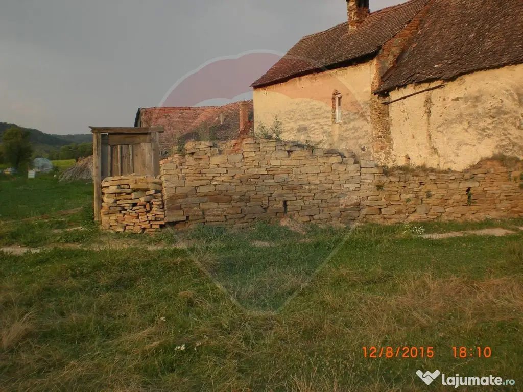 DE VANZARE Teren intr-un colț de Transilvanie autentică 