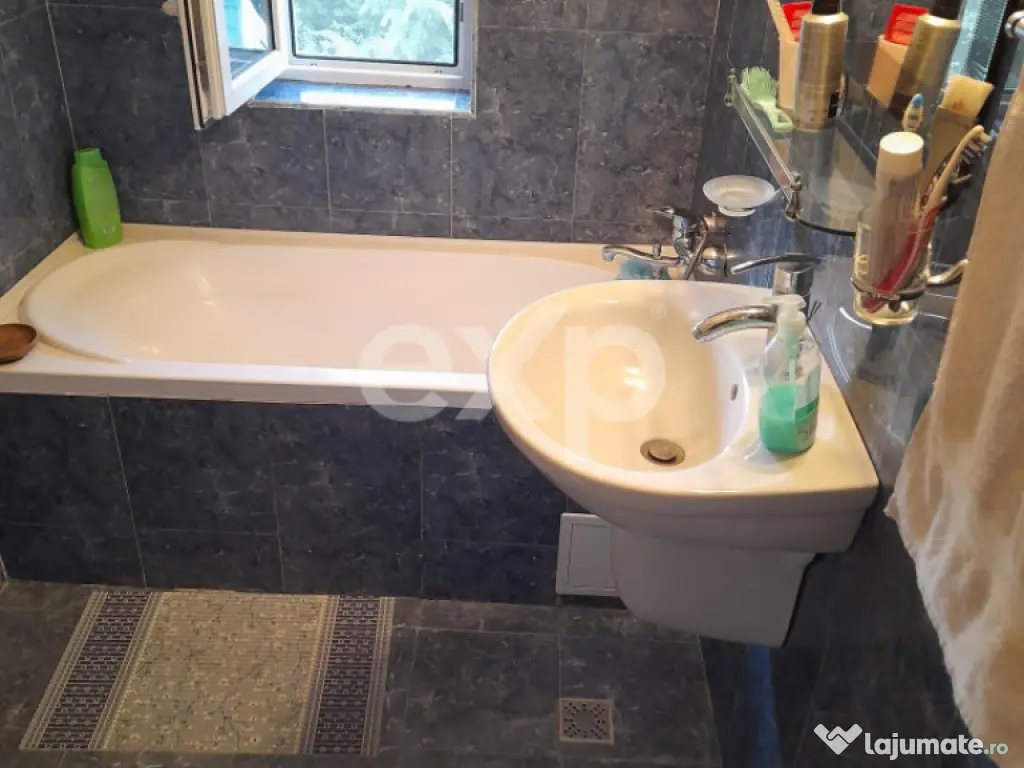 Casă la țară complet mobilată, 5.500 mp teren – Topli?