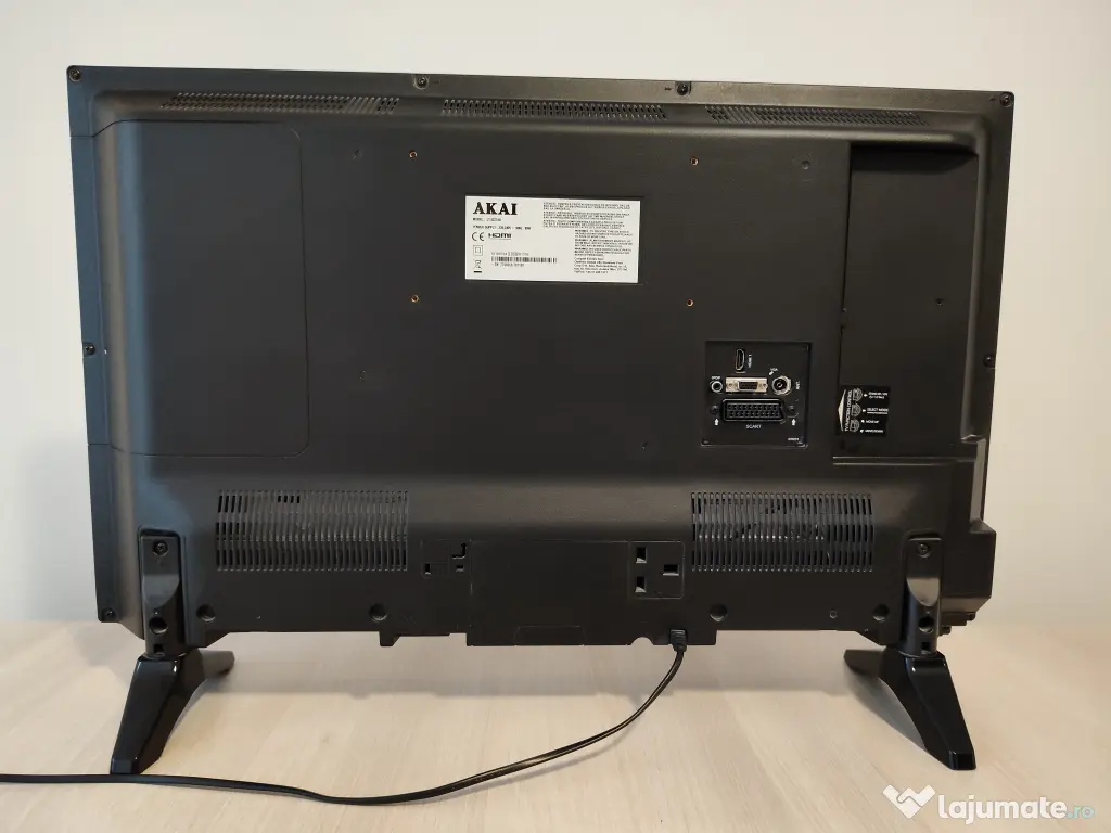 Televizor LED 32'' Akai, LT-3227AD, negru, în stare bună (aspect și funcționare)