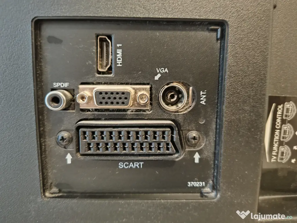 Televizor LED 32'' Akai, LT-3227AD, negru, în stare bună (aspect și funcționare)