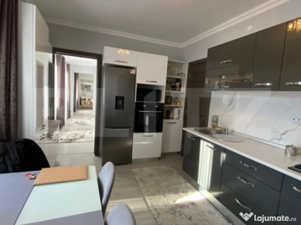 BLITZ propune spre vânzare apartament cu 3 camere, situat ? 