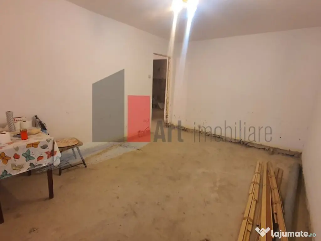 Ap 4 cam Giurgiu decomandat, parter 