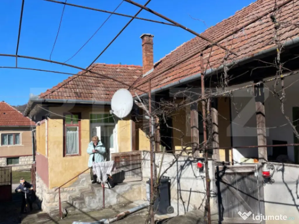 Se vinde casa renovabila la 10 minute de Huedin, in satul Bi
