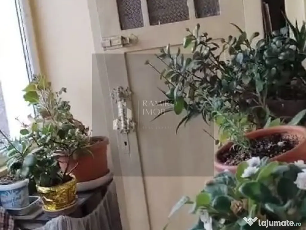 3 camere 5 min metrou 1 Decembrie 1918 DE RENOVAT 