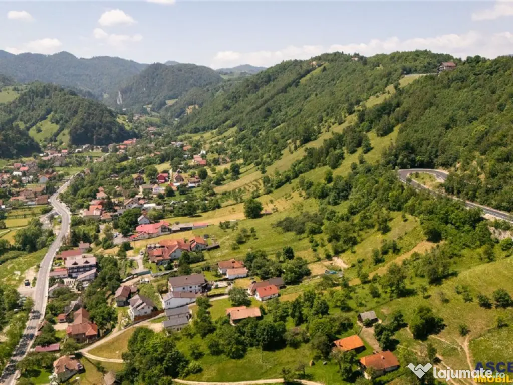 FILM!View superb catre munti,teren pretabil constructie Hote