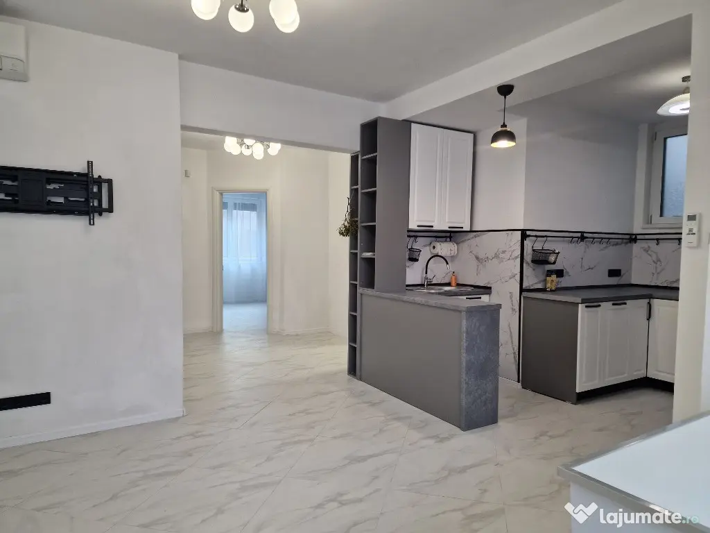 Inchiriere Duplex 5 camere ( Parter + Demisol ) in vila Piata Romana