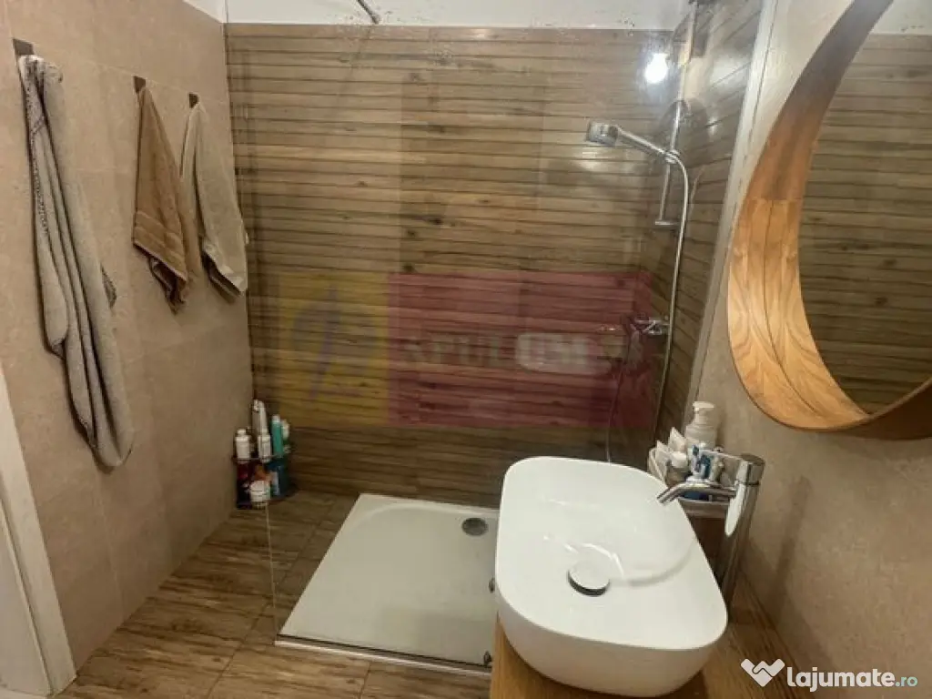 De vânzare apartament cu 2 camere și loc de parcare, 12... 