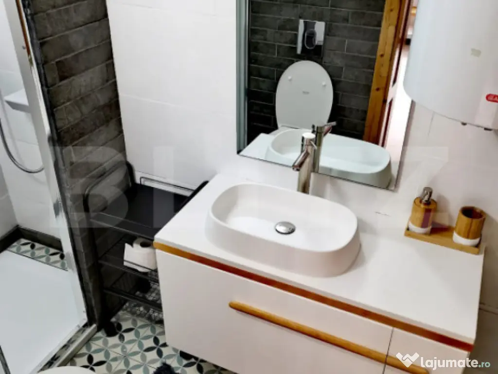 Investiție rară la Colibița – 3 cabane aproape de lac, 