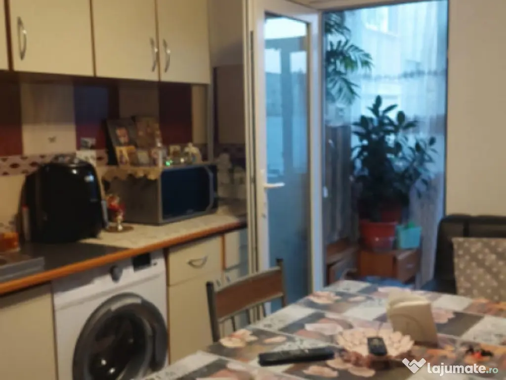 Apartament 2 camere de vanzare, situat in zona Poarta 6 