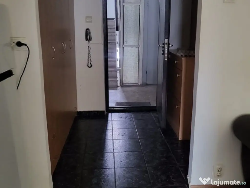 Baba novac rond dristor etaj 3 decomandat 