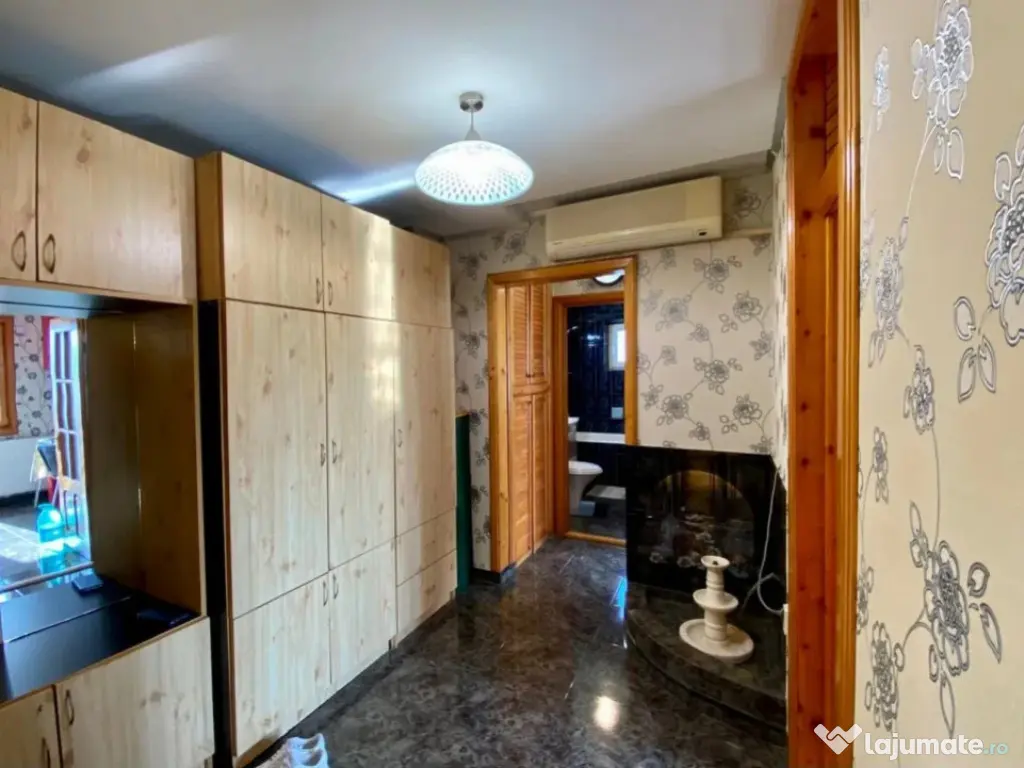 Apartament 2 camere situat in Str. Decebal- Bd. Daciei 