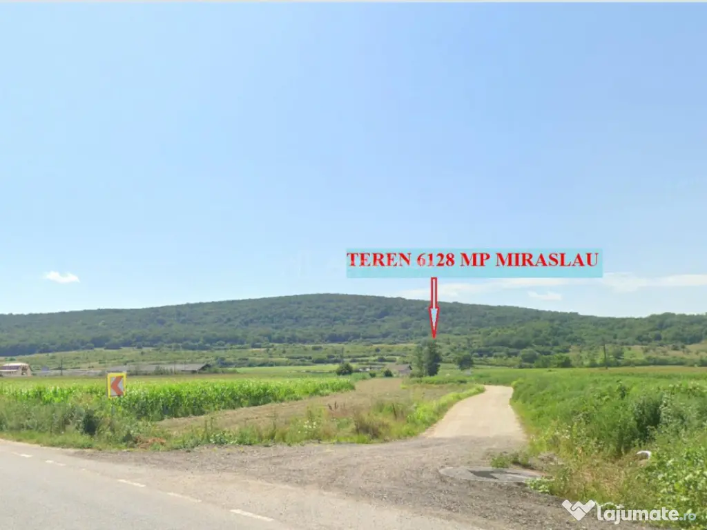 Faneata Miraslau sub padure, panorama asupra satului si vaii 