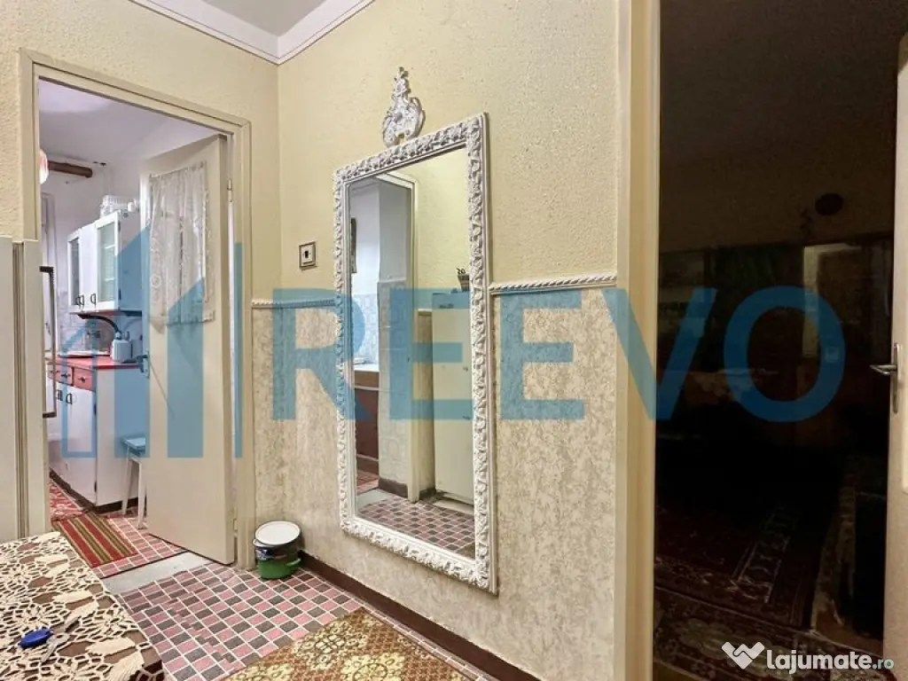 Apartament cu 3 camere de vânzare, în Buhuși 