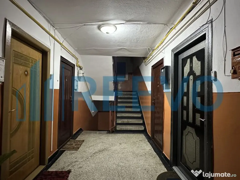 Apartament cu 3 camere de vânzare, în Buhuși 
