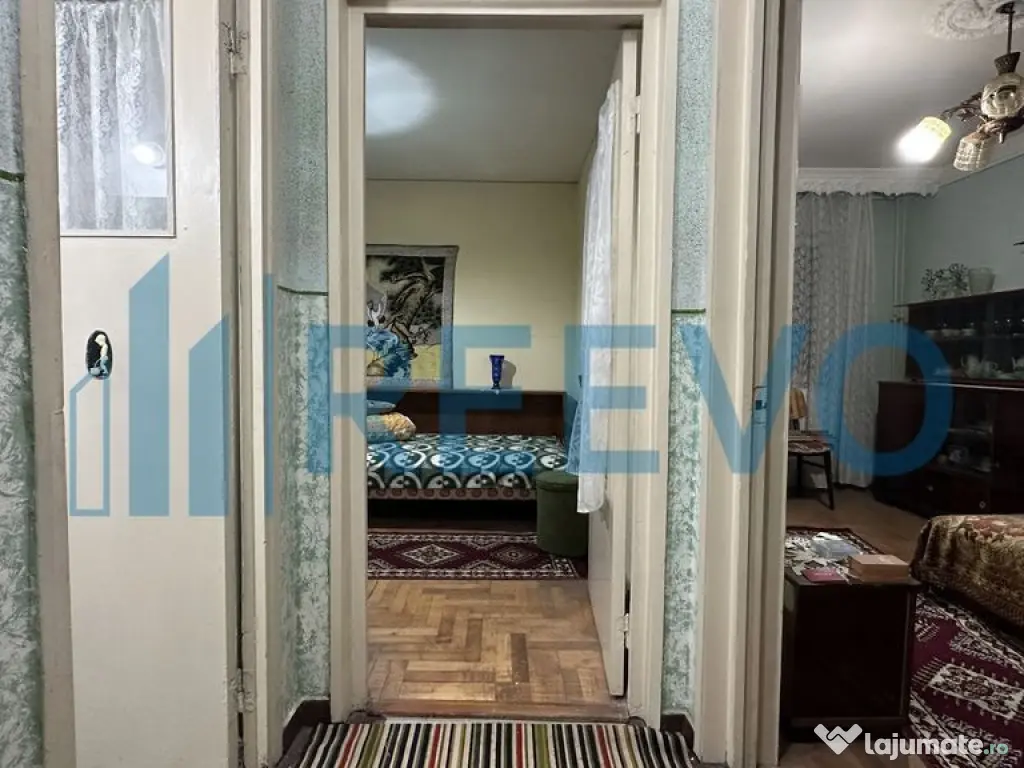 Apartament cu 3 camere de vânzare, în Buhuși 