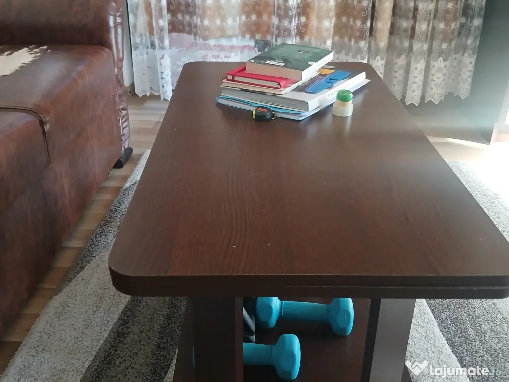 Canapea Extensibilă și măsuță de cafea 