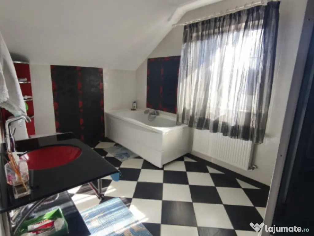 Casa multifunctionala, 420mp, 2300mp teren, Siret 