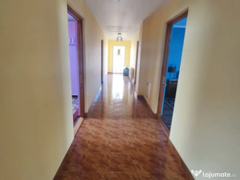 Casa multifunctionala, 420mp, 2300mp teren, Siret 