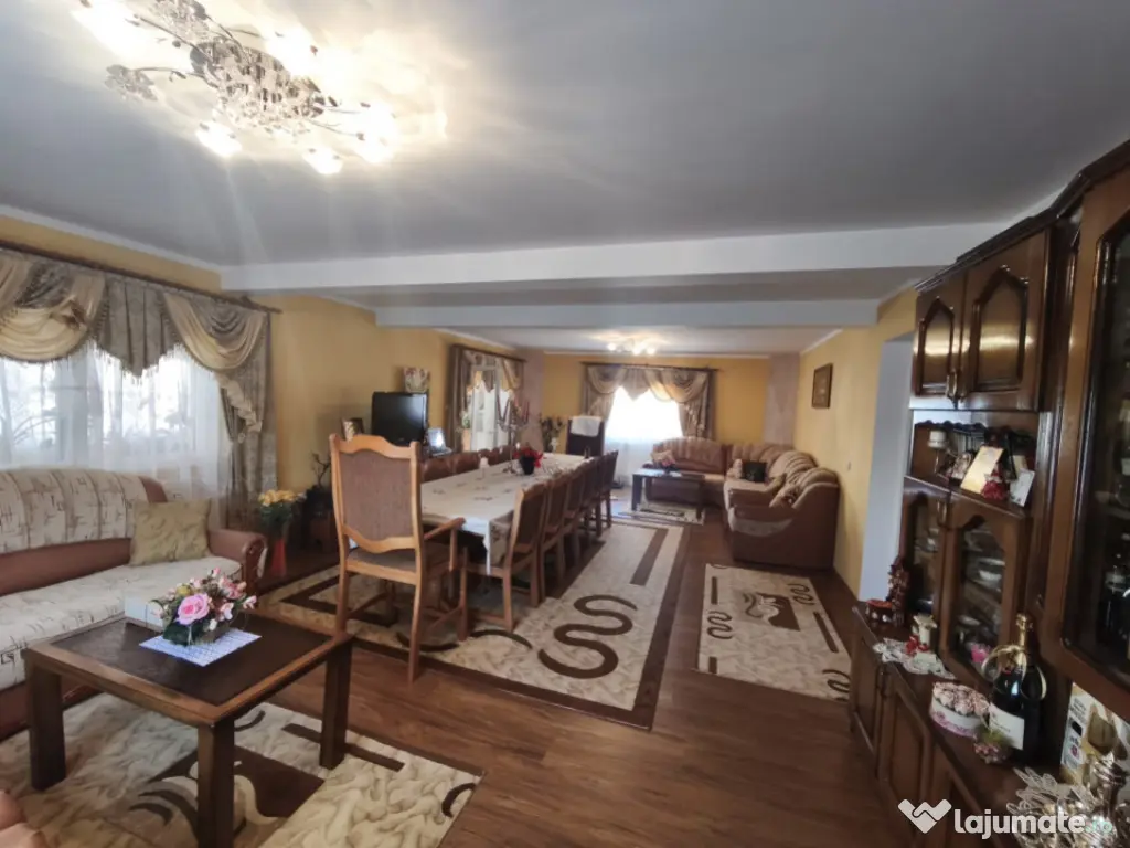 Casa multifunctionala, 420mp, 2300mp teren, Siret 