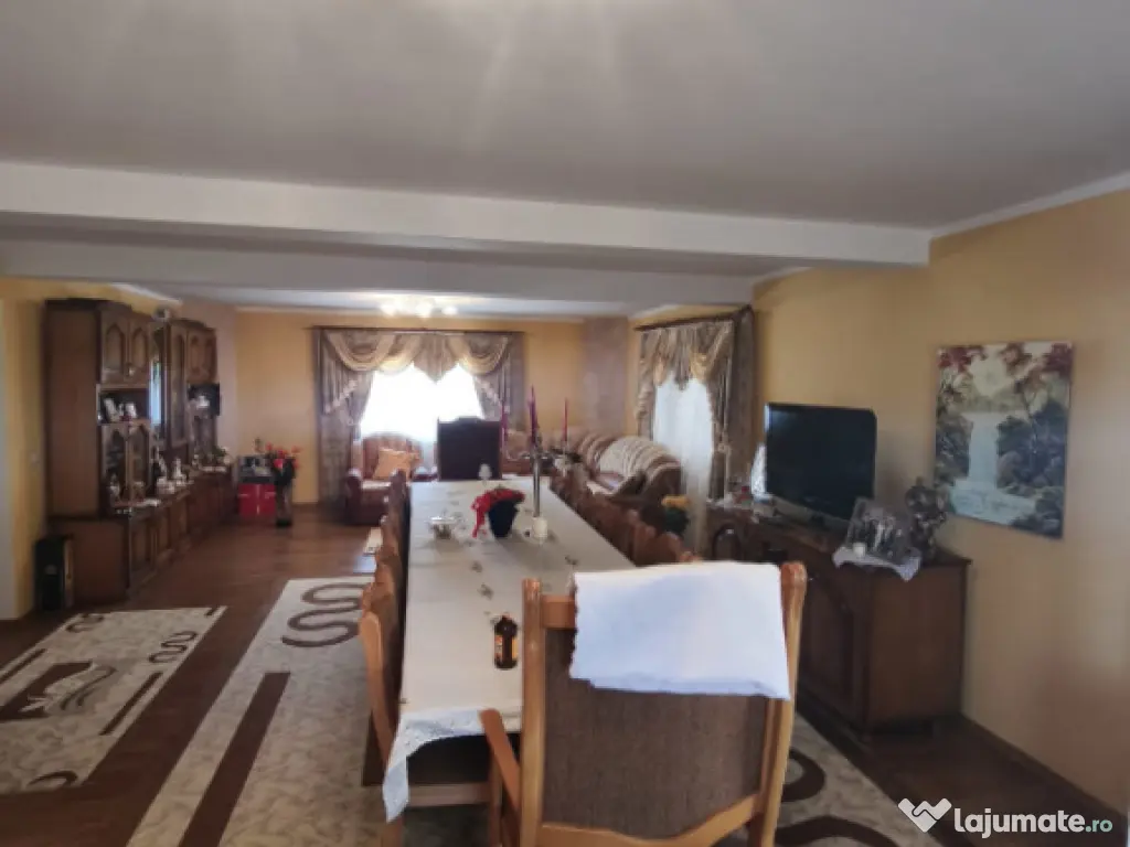 Casa multifunctionala, 420mp, 2300mp teren, Siret 