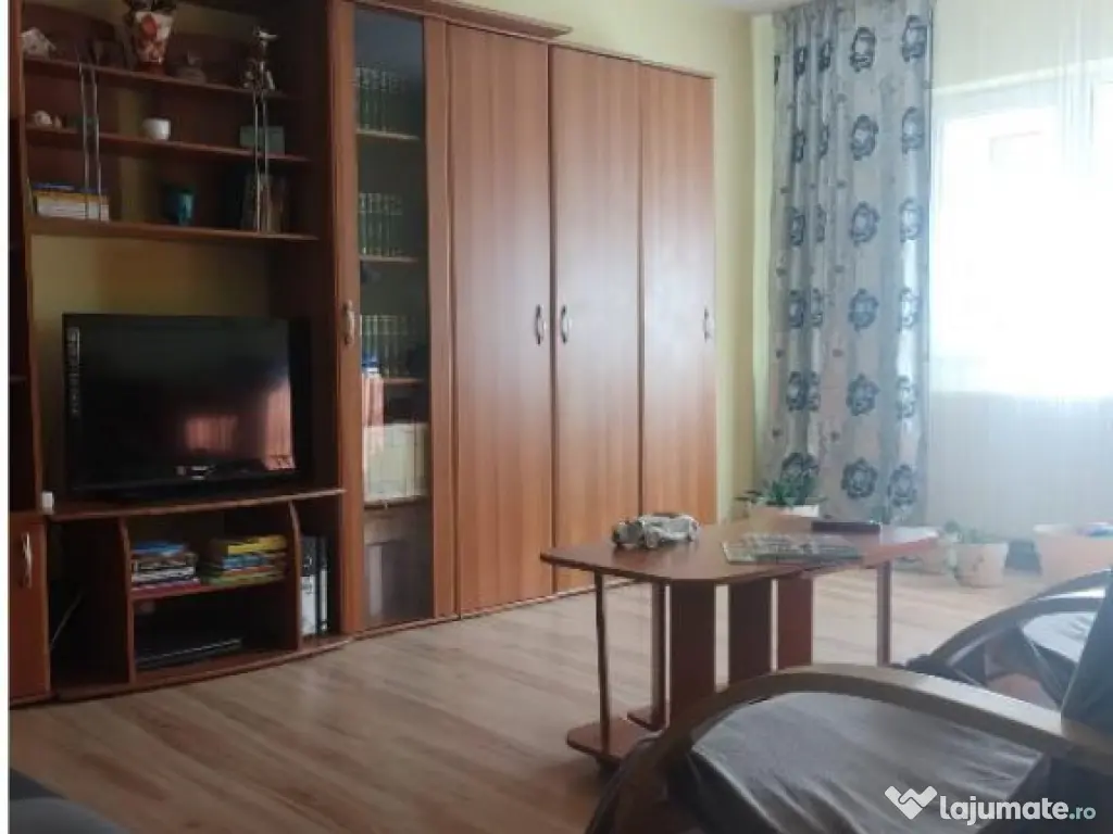 Apartament 3 camere cu parcare Tractorul 