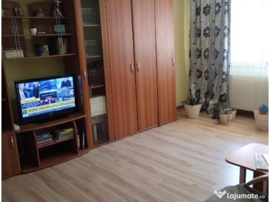 Apartament 3 camere cu parcare Tractorul 