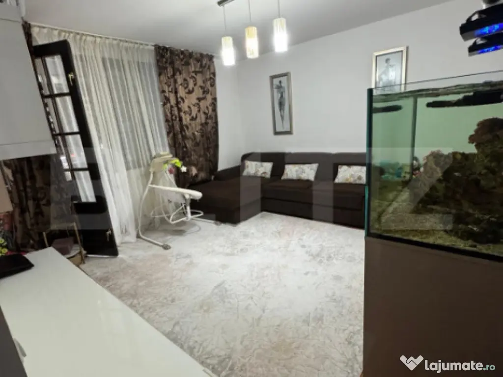 Apartament 4 camere decomandat zona 8 Mai 