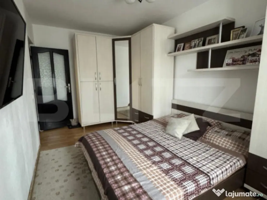 Apartament 4 camere decomandat zona 8 Mai 