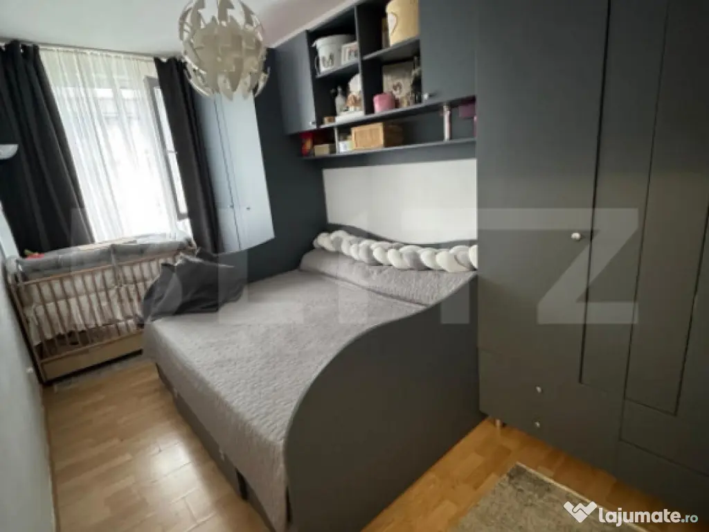 Apartament 4 camere decomandat zona 8 Mai 