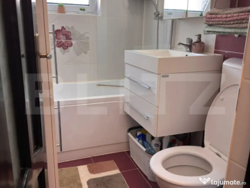 Apartament 4 camere decomandat zona 8 Mai 