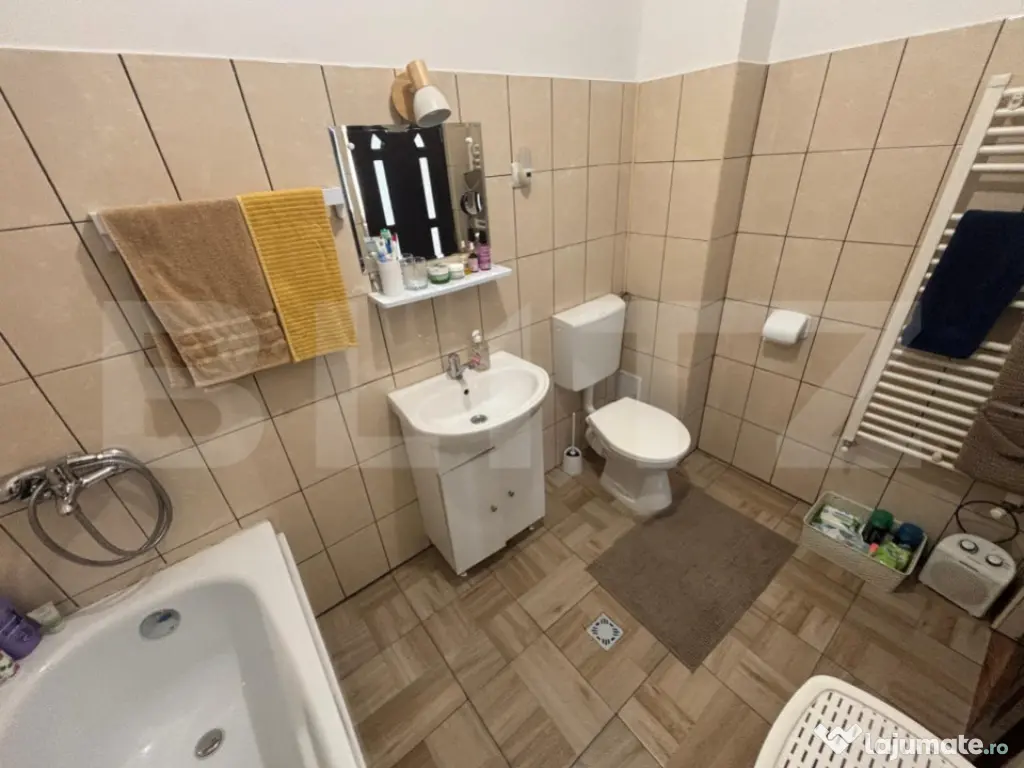 Apartament 3 camere, 58 mp, parcare, intermediar, zona Flori 