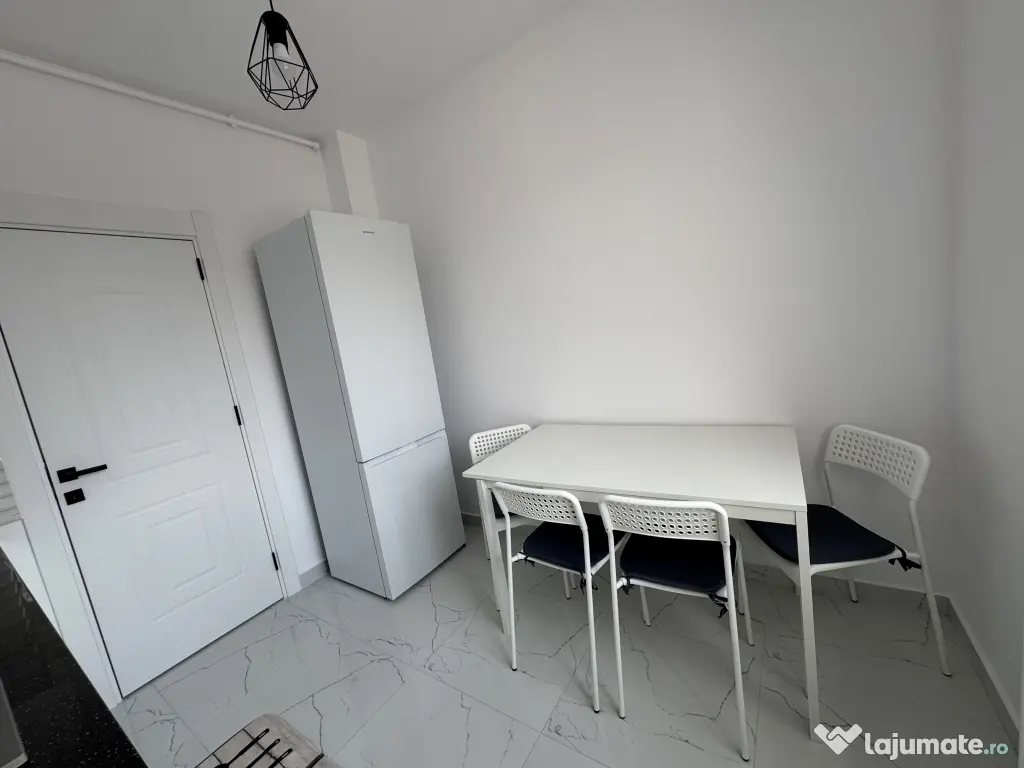 Proprietar închiriez ap 3 camere NOU 