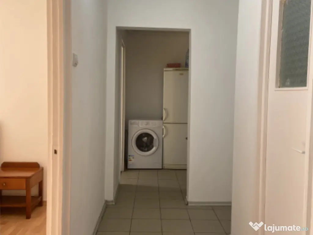 Apartament 2 camere decomandat, etaj 2, aproape de metrou Pa 