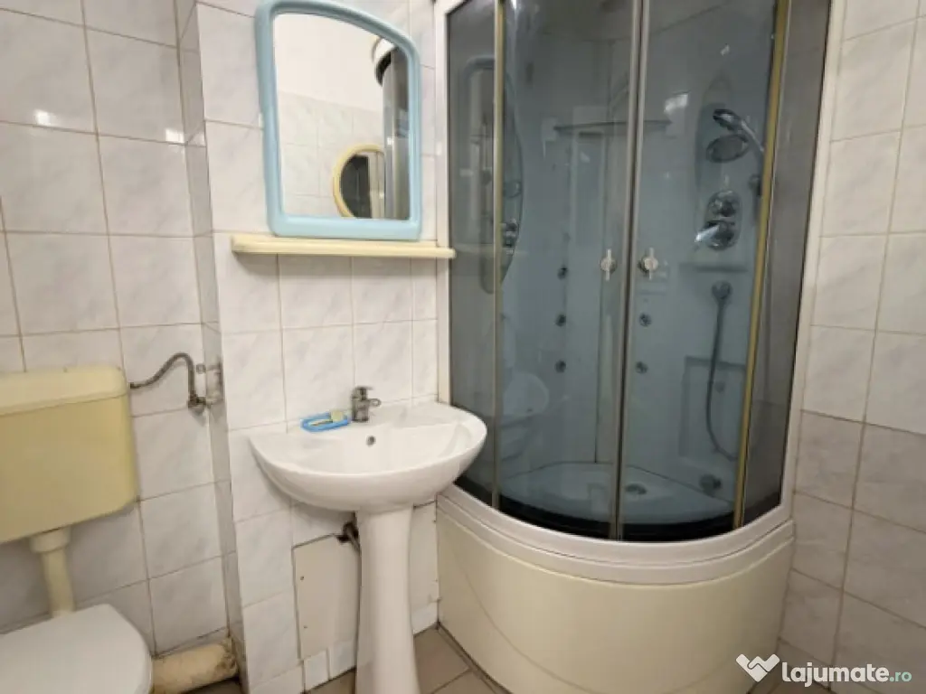 Apartament 2 camere decomandat, etaj 2, aproape de metrou Pa 