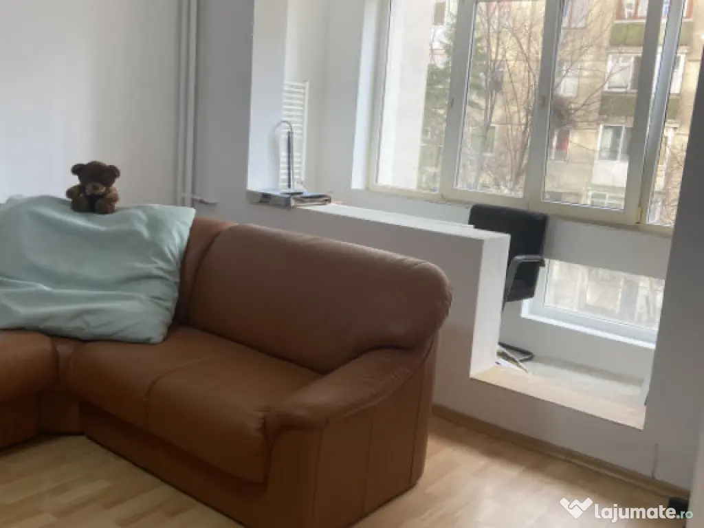 Apartament 2 camere decomandat, etaj 2, aproape de metrou Pa 