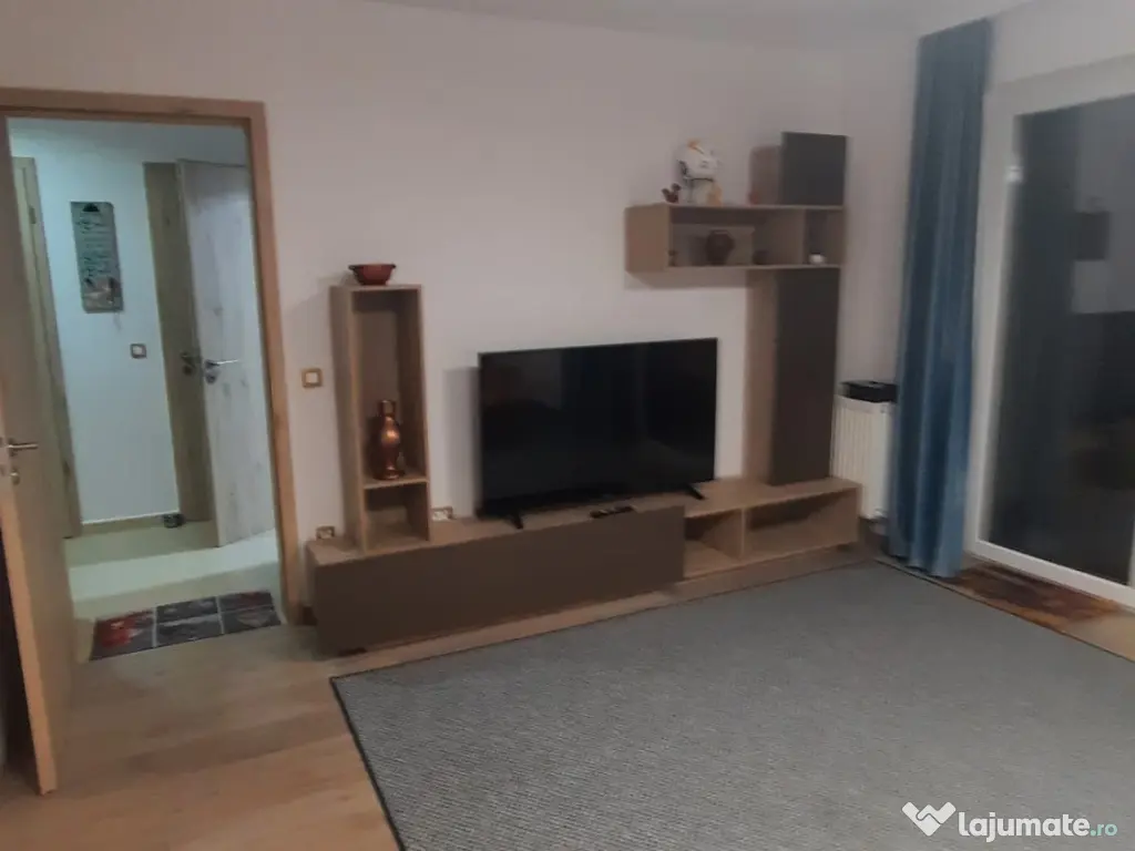 Brașov , Kasper Coresi Mall ,3 camere ,doua bai ,parcare 