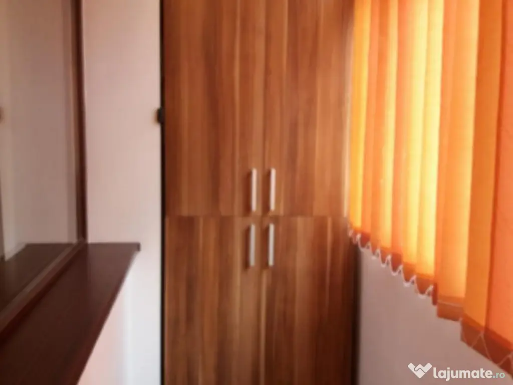 Apartament, 2 camere, decomandat, etajul 1/10, zona 8 Martie 